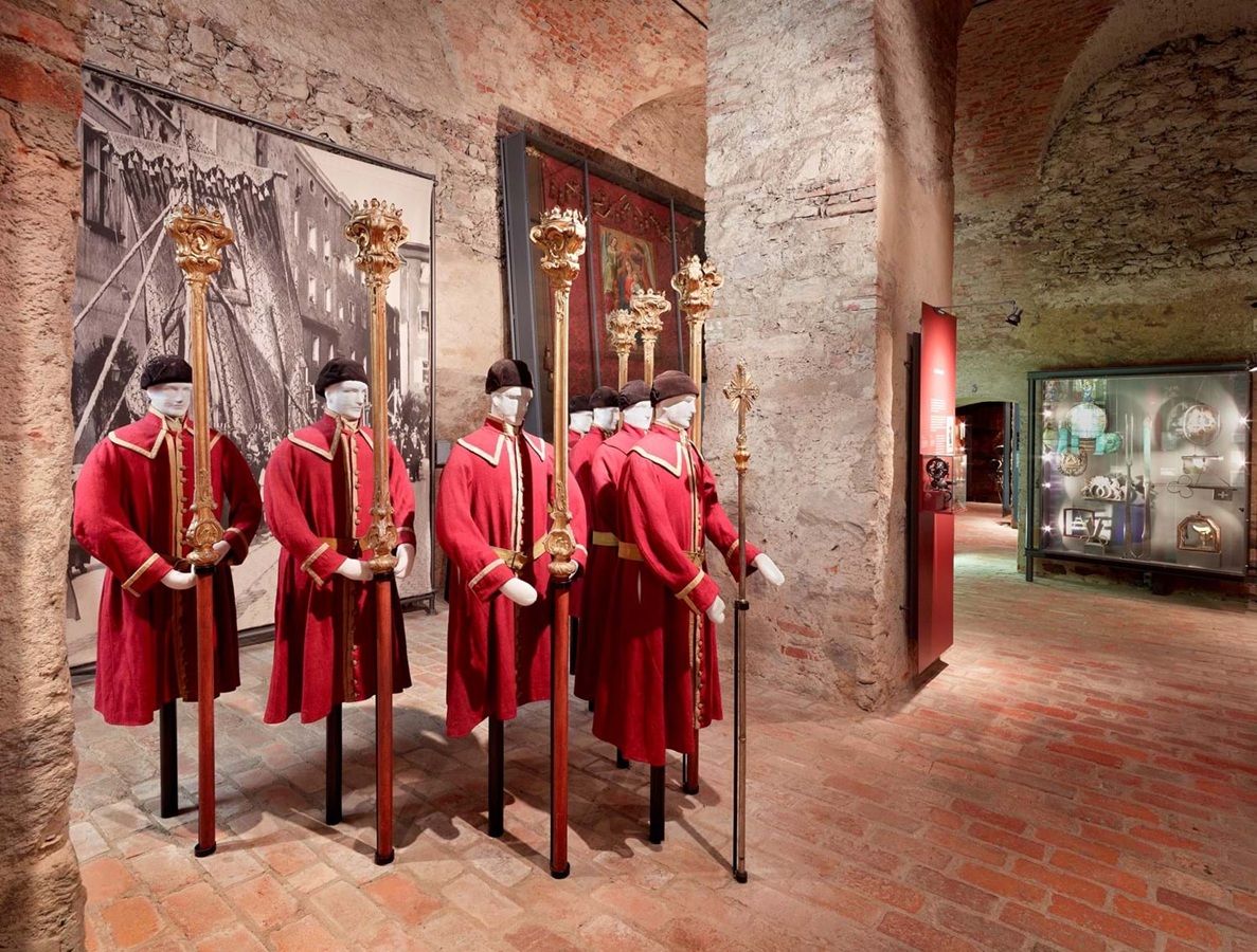 Passau_o-08-bildarchiv-08_3-fotos-burg-burgansichten_C_marcel-peda-neu-pedagrafie_vesteoberhaus-ausstellungsansicht-zunft-und-handwerk