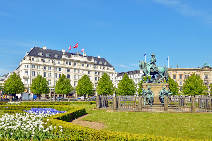 WTS_Kopenhagen-11-Kongens-Nytorv-Platz-mit-Koenig-Christian-V-Statue-iSto