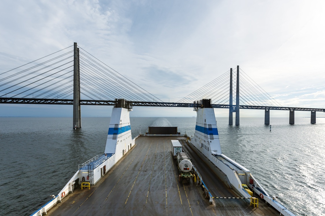 finnlines-hansa-class-oresund-bridge